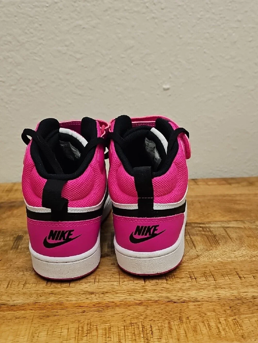 Nike Kids High-Top Sneakers in Black & Hot Pink Sz 5.5y = Womens Sz 7